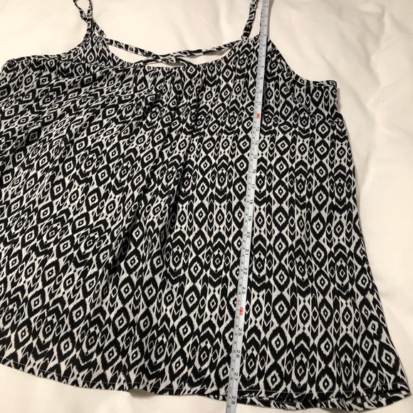 Torrid 3 Black/White Ikat Georgette  Swing Cami Tank Top - Picture 9 of 14